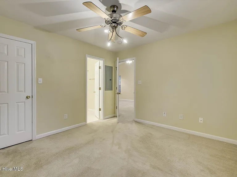 301 Beech Ln — Photo 33
