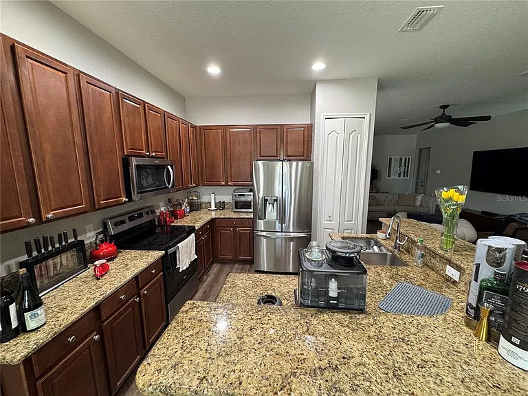 6811 Helmsley Cir — Photo 2
