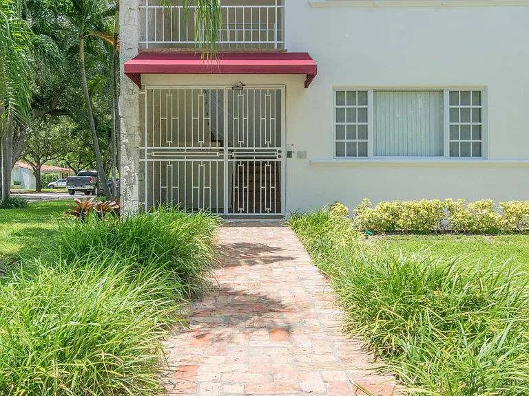 3912 Ponce De Leon Blvd — Photo 4