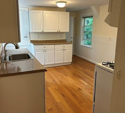 4th image of 95 Crescent St #95