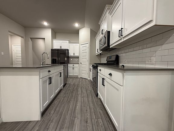 5th image of 5431 Big Thicket Ln