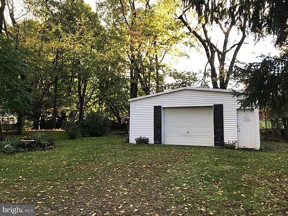 4th image of 33 Greenbriar Ln