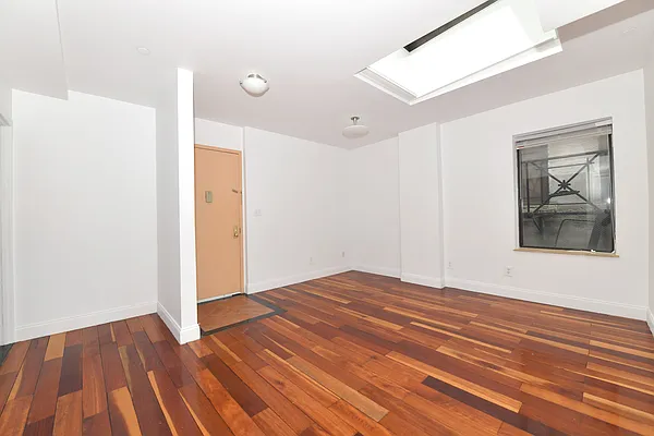 Rented by J Misrahi Realty Corp | media 2