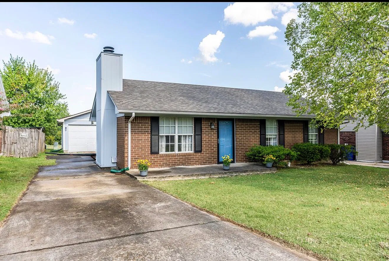 3 bed, 1363 sqft, $2,000 — Photo 1