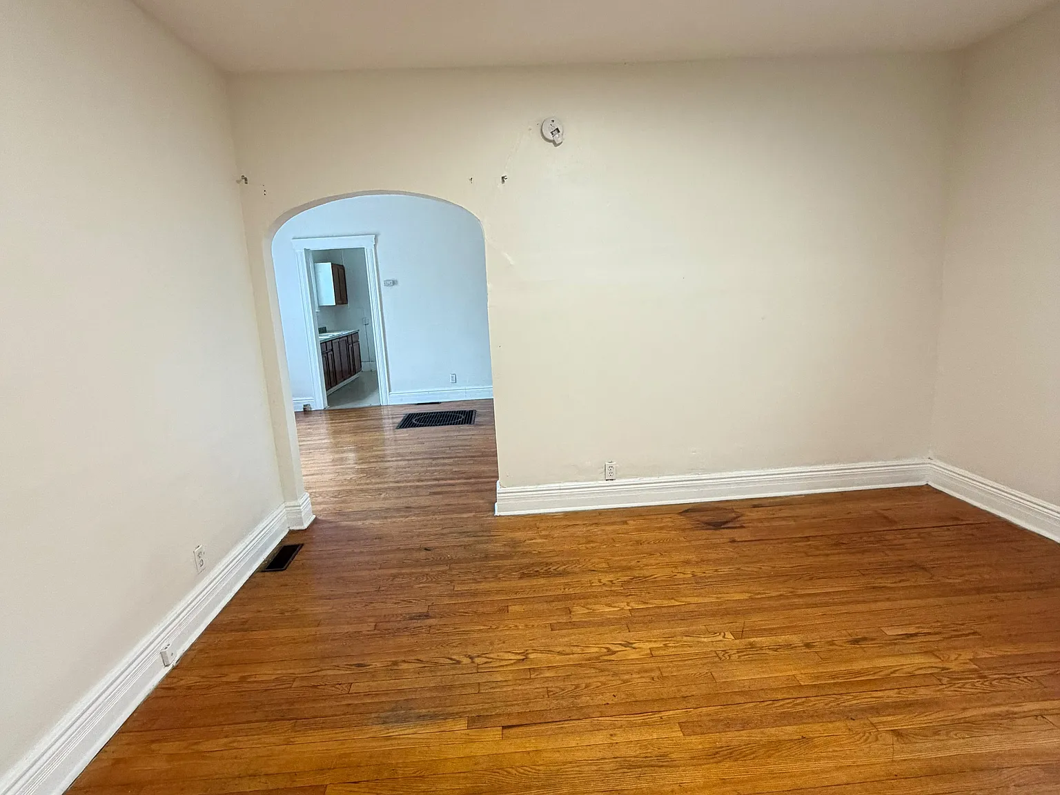 2 bed, 1000 sqft, $1,250 — Photo 4