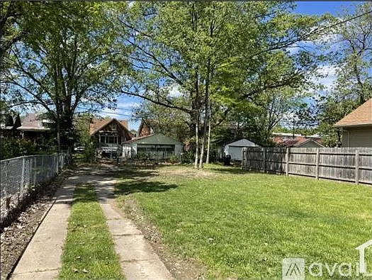 722 S 40th St — Photo 38