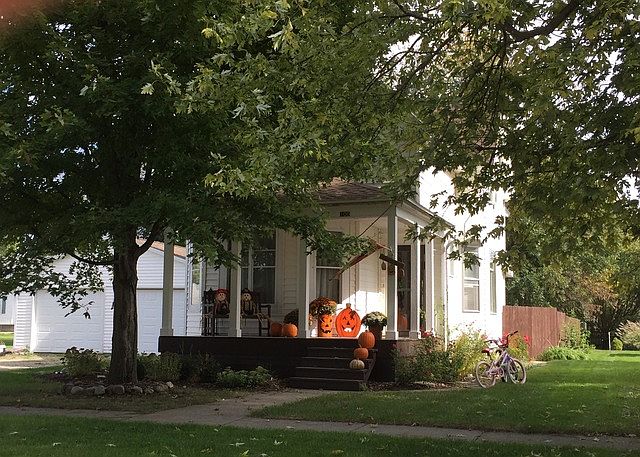 1st image of 108 N Oak St