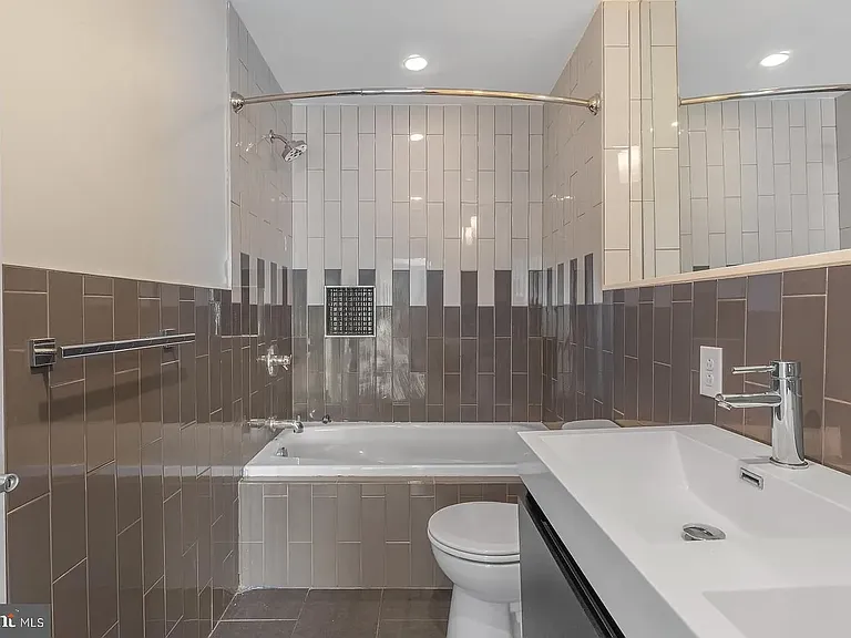 512 E Girard Ave #103 — Photo 21