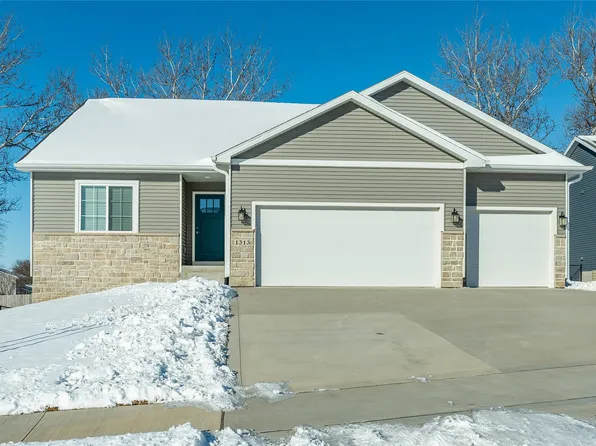 1313 Rolling Hills Dr, Norwalk, IA 50211