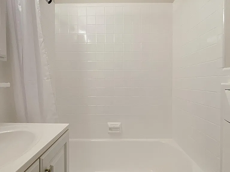 570 Whitney Ave — Photo 12