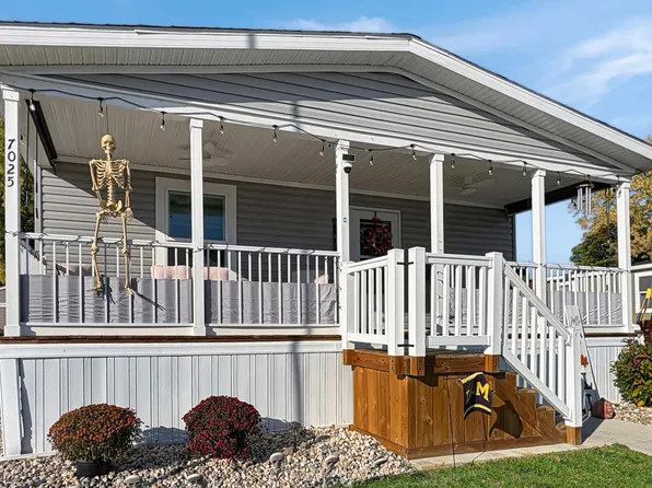 7025 Shamley Ave, Belmont, MI 49306