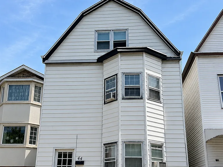 44 Washington St #2 — Photo 1