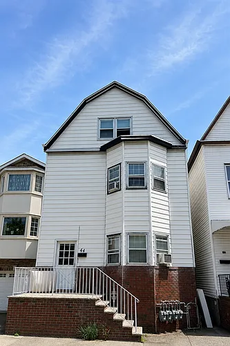 44 Washington St #2 Photo 1