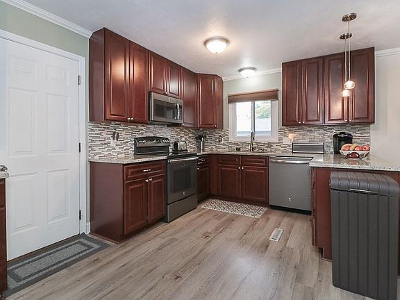 3rd image of 364 Wyleswood Dr
