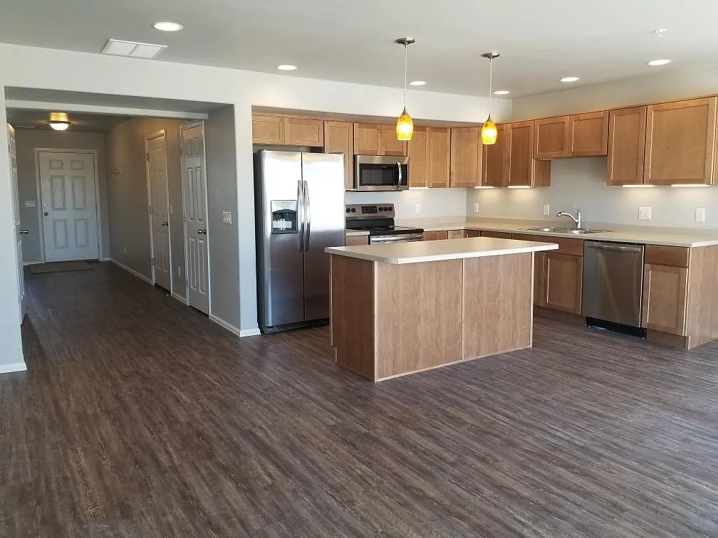 564 S Angus Ave — Photo 3