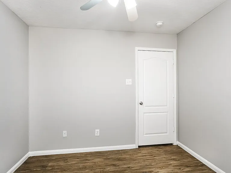 19242 Hopeview Ct — Photo 12