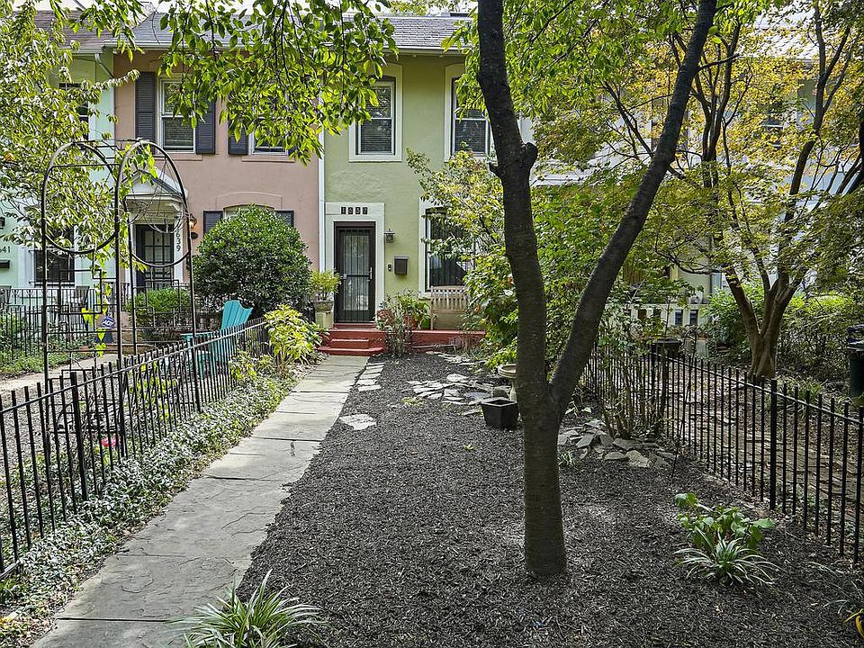 2nd image of 1637 Potomac Ave SE