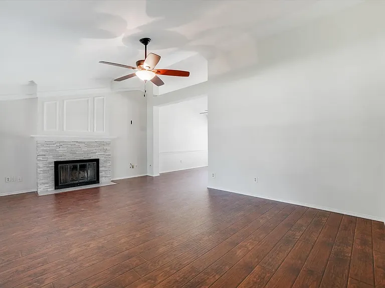 521 Chasewood Dr — Photo 6