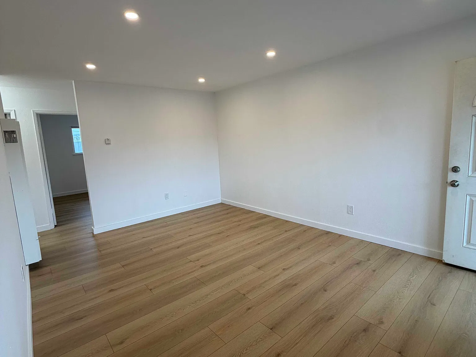 2 bed, 1.0 bath, $3,900 — Photo 3