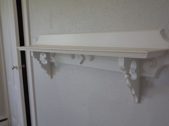 Victorian living room shelf feature