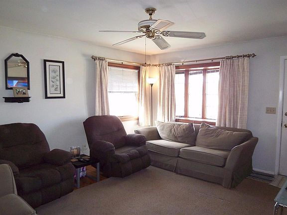3rd image of 3269 Blueacres Dr