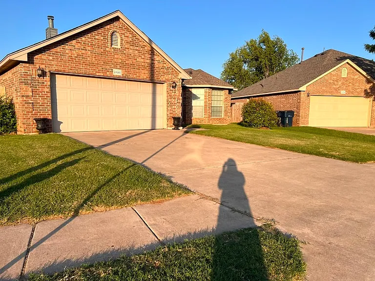 2400 Rookhaven Ln — Photo 2
