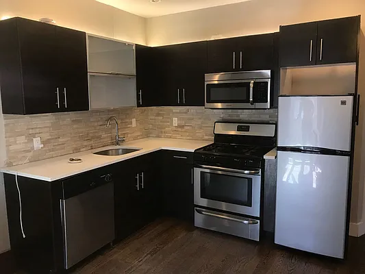 Rented by Premier Metro Realty Corp | media 9