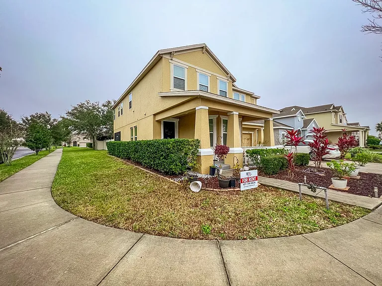 402 Rock Springs Cir — Photo 2