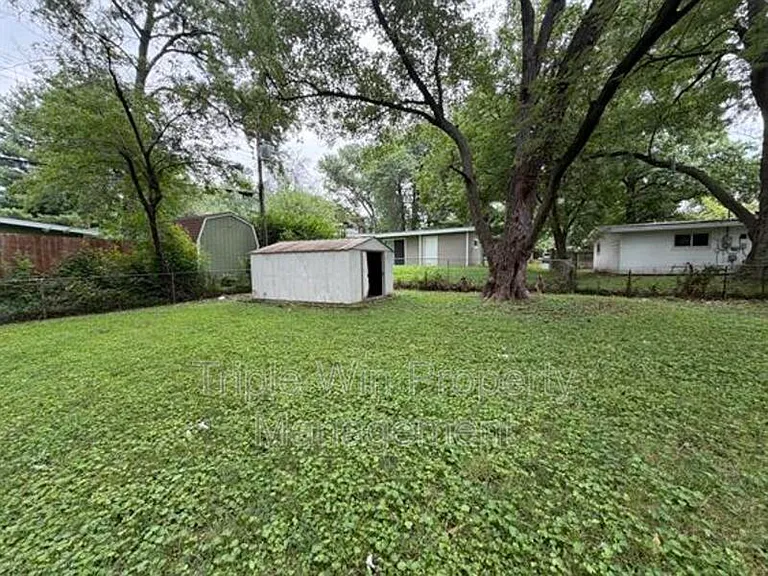 865 Robinwood Dr — Photo 5