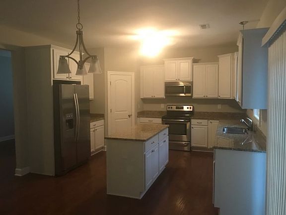 3rd image of 802 Bayhill Court