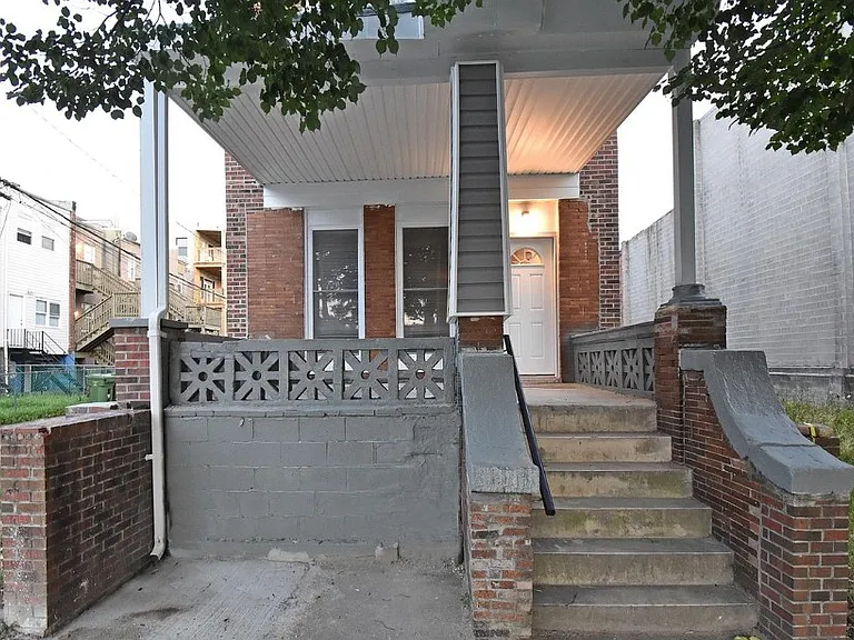 2402 Lakeview Ave #2 — Photo 1