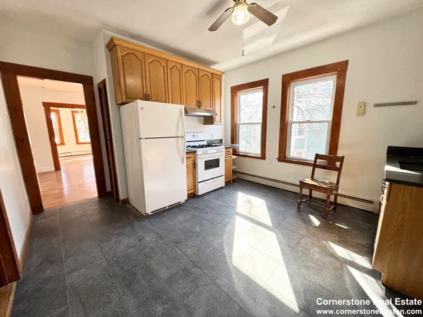 28 Willow St APT 2, Cambridge, MA 02141