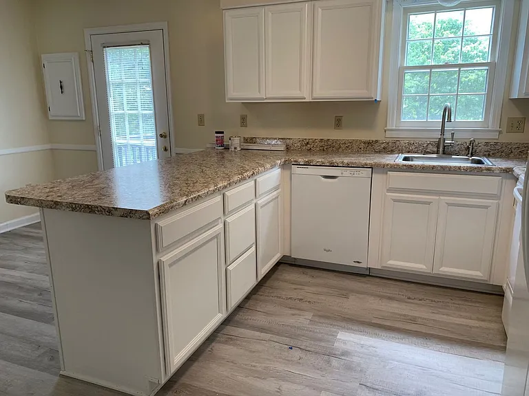 208 Woodbine Dr — Photo 6