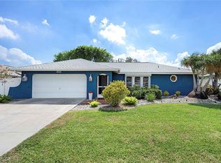 918 SE 28th Ter, Cape Coral, FL 33904