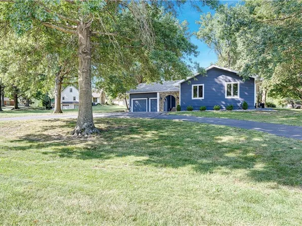12001 W 150th Cir, Olathe, KS 66062