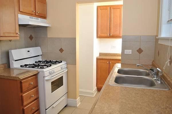 2nd image of 7800 S Bennett Ave APT 3