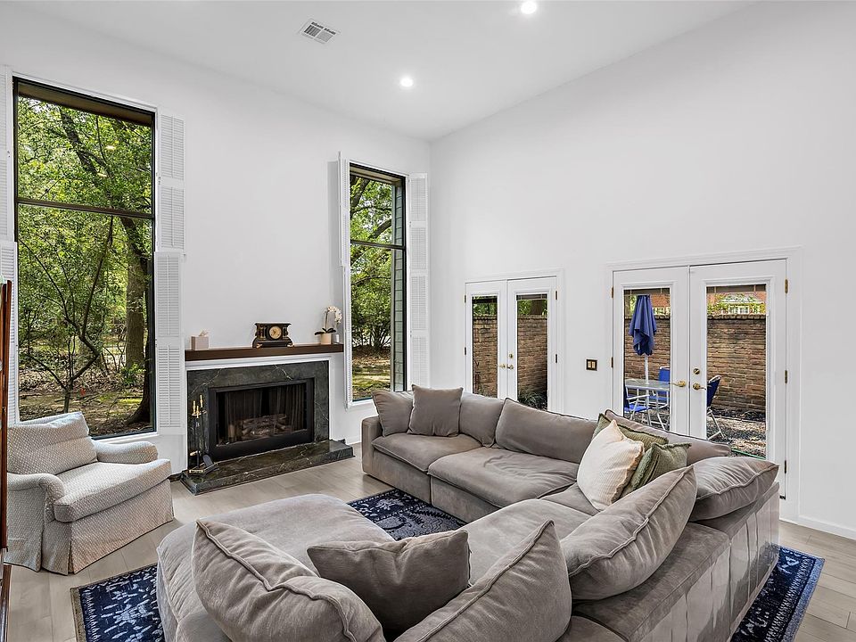 1st image of 208 Sugarberry Cir