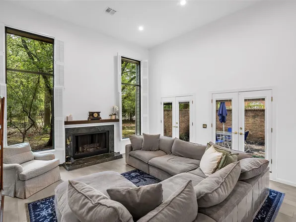 208 Sugarberry Cir, Houston, TX 77024