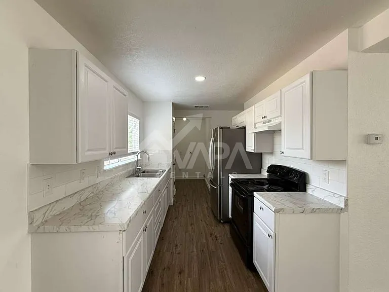3713 Candlebluff Dr — Photo 5