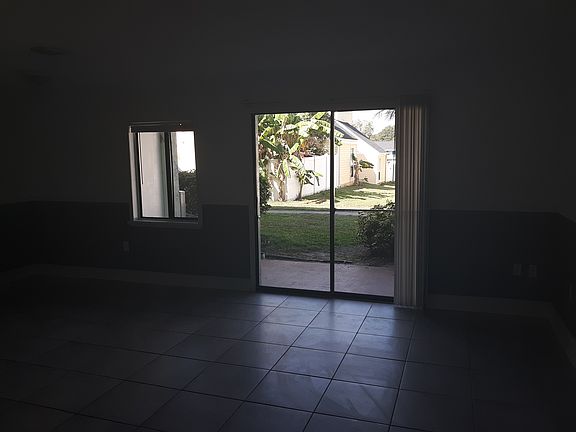 3rd image of 605 Fenton Pl Unit 101