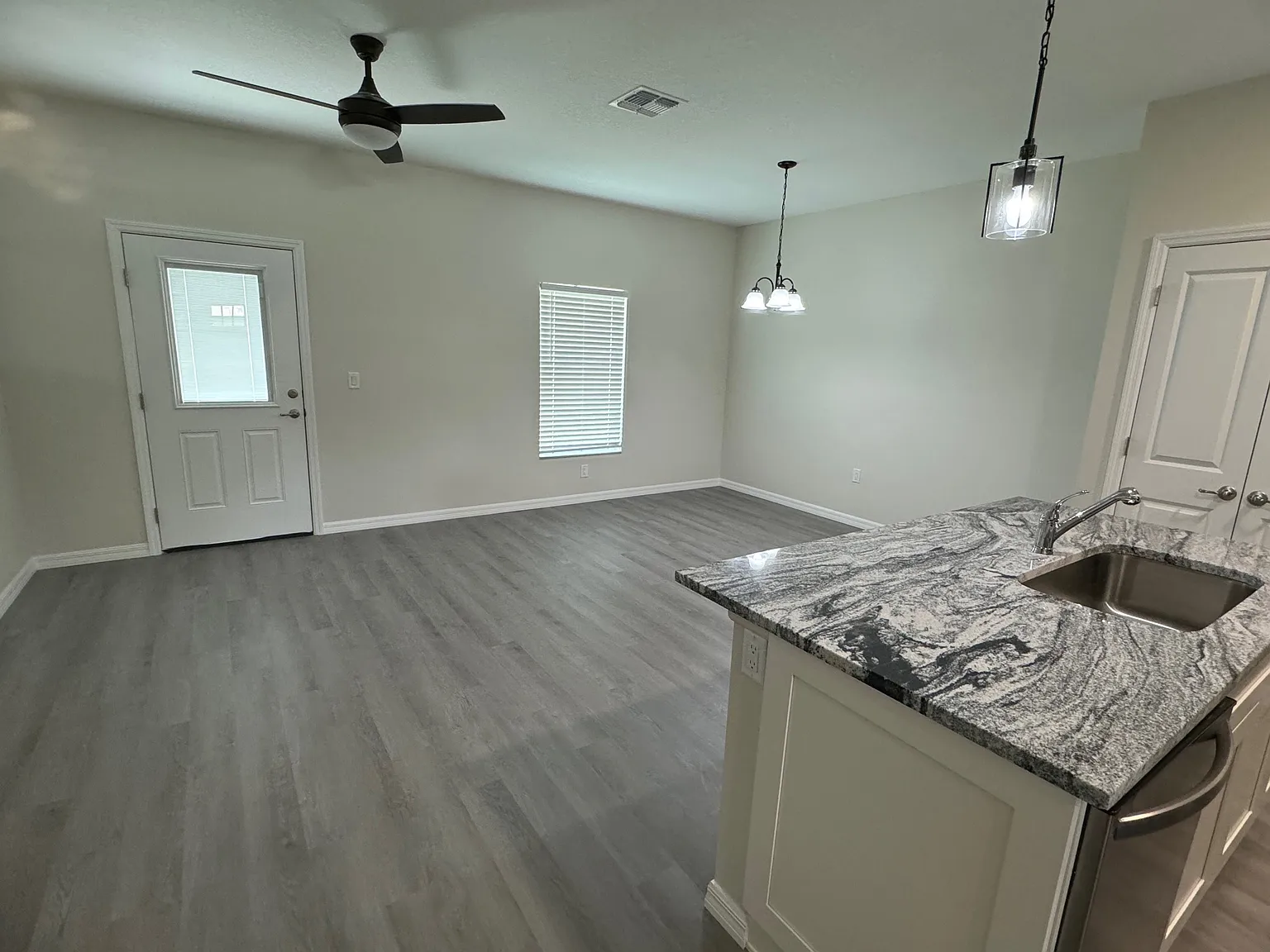 2 bed, 1070 sqft, $1,695 — Photo 4