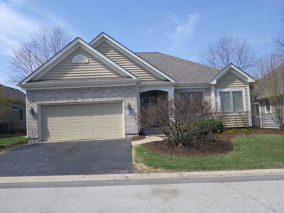 141 Course Dr, Lake In The Hills, IL, 60156