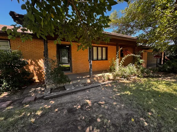 701 Zephyr St, Plainview, TX 79072