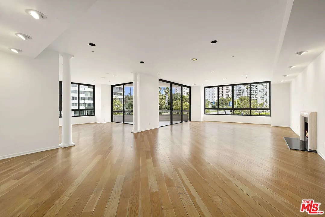 2 bed, 3.0 bath, 2818 sqft, $8,500 — Photo 2