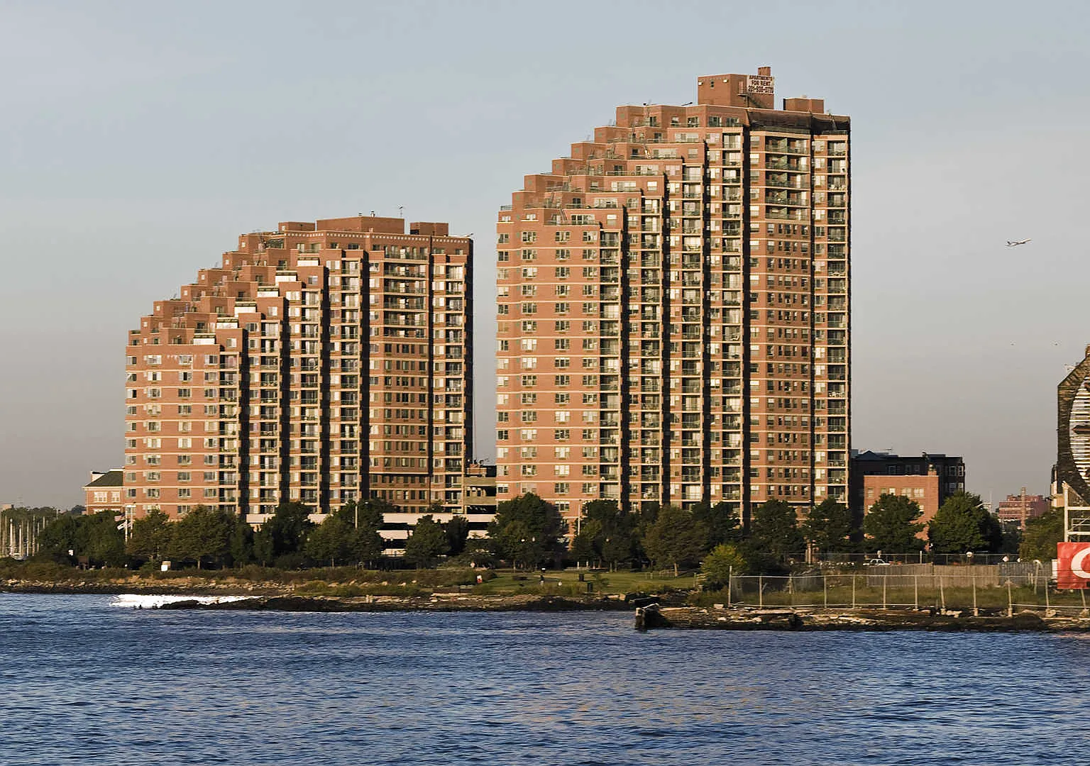 Portside Towers — Photo 2
