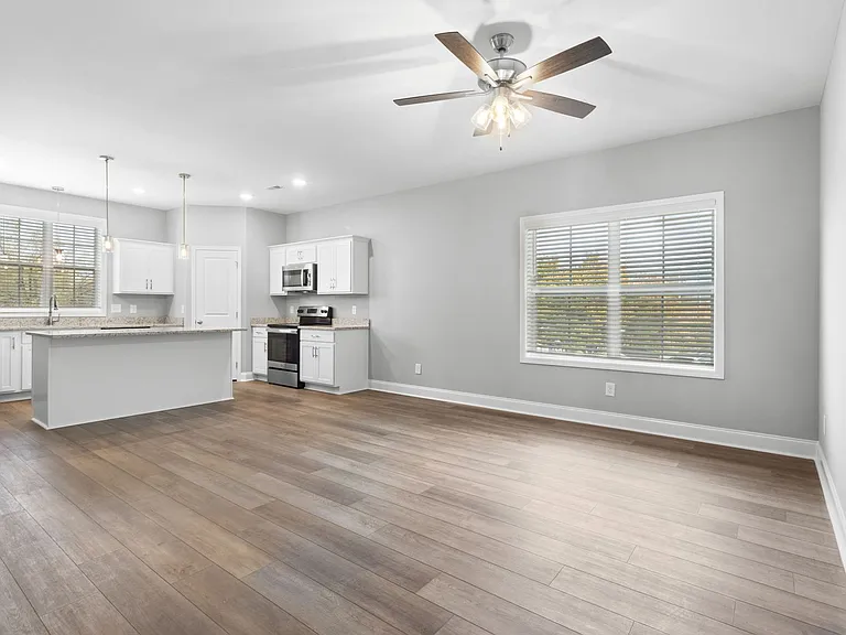 930 Crossland Ave — Photo 3