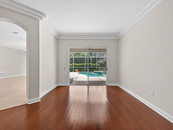 5th image of 16301 Sambourne Ln