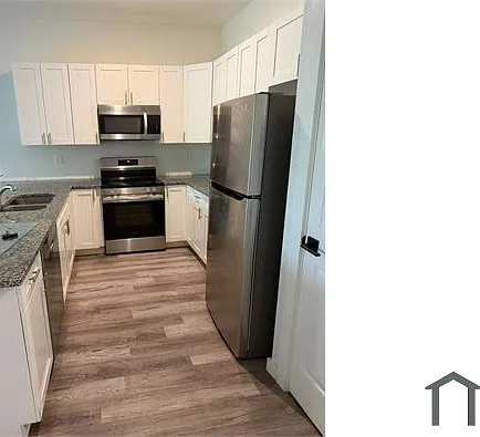 2409 Ansel Ave S #B — Photo 2