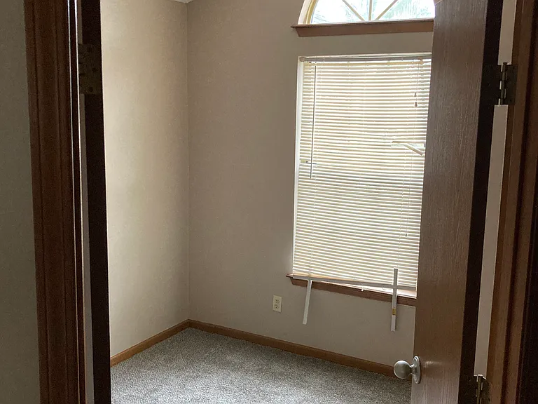 4930 Marigold Ln — Photo 3