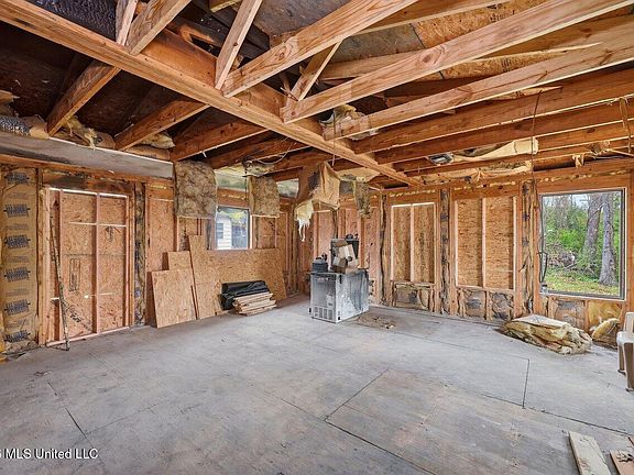 3rd image of 236 Cherry Hill Dr